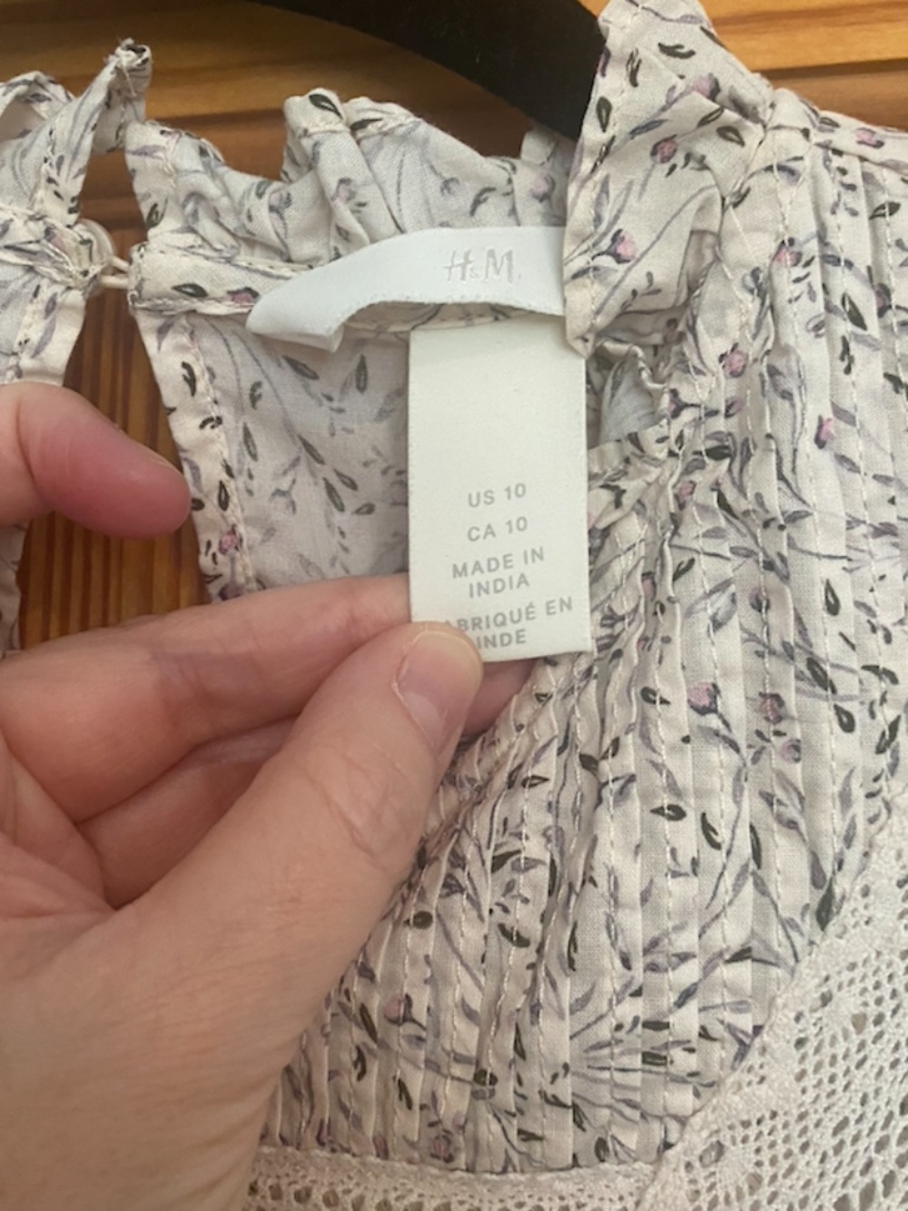 H&M Ruffle Blouse - Picture 3 of 4